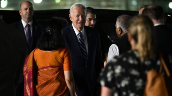 Biden llegó de noche a