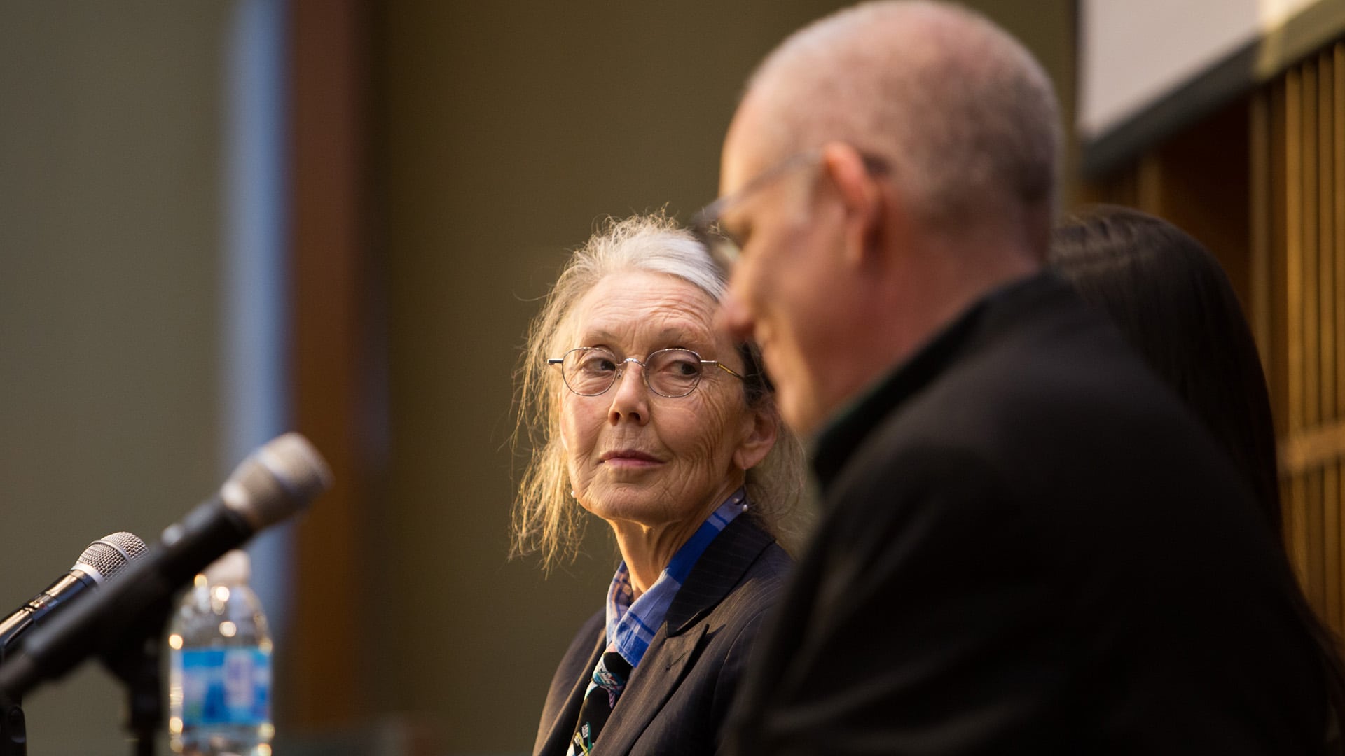 Usuarios de redes sociales criticaron a la Universidad de Princeton por denegar la titularidad académica a Anne Carson en los años ochenta (Foto: Rodrigo Ruiz Ciancia)