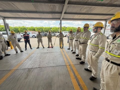 La Comisión Federal de Electricidad activa un plan de contingencia con grúas, plantas de emergencia y un helicóptero mientras el ciclón se fortalece frente a las costas del Pacífico mexicano