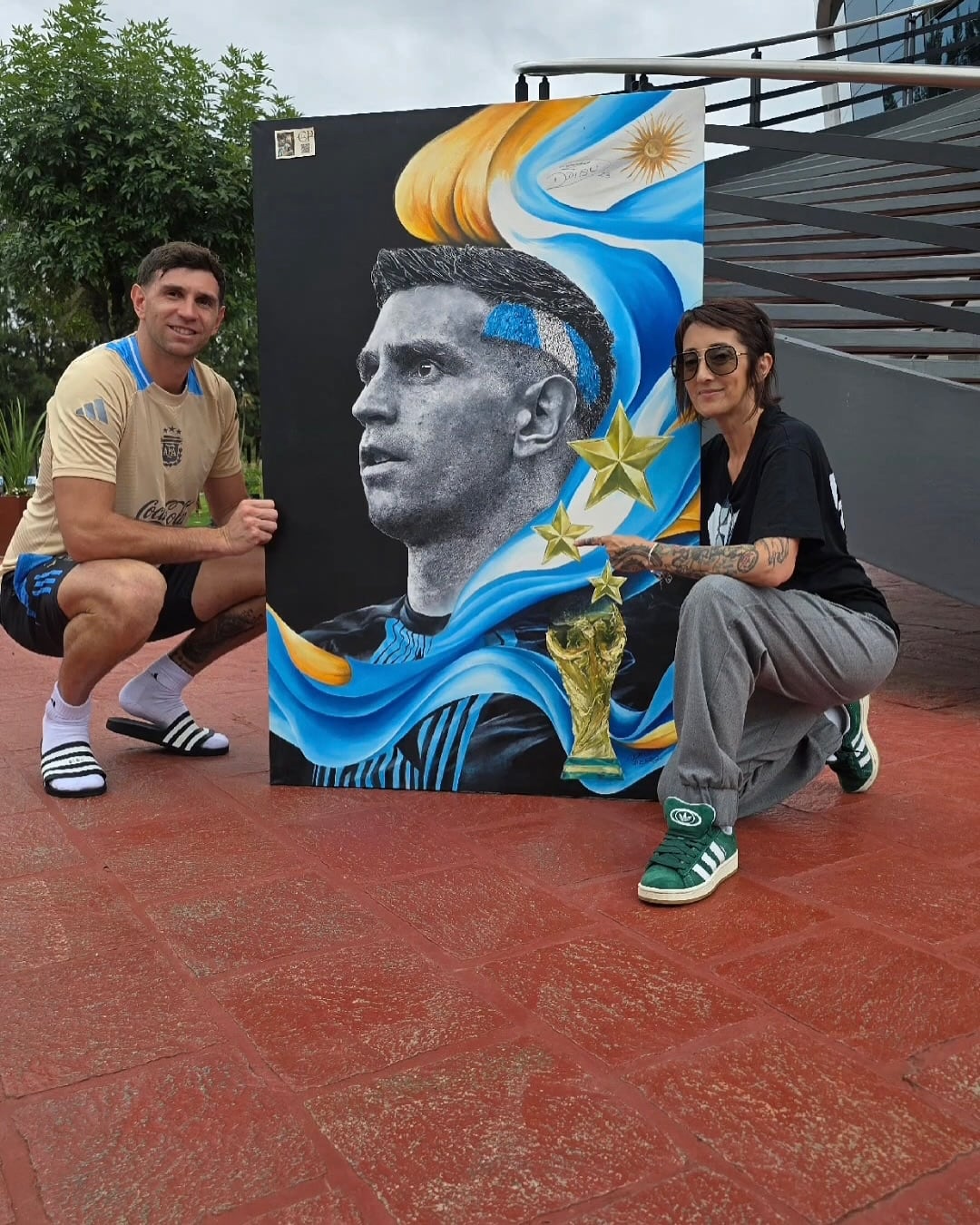 El cuadro que Claudia Pérez le hizo al Dibu Martínez (Créditos: @claudiaperezart/Instagram)