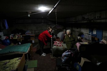 Nataliia Kyrychenko (izquierda), miembro del