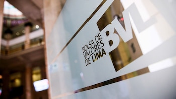 Dólar, bonos y cobre: las claves para no naufragar en la tormenta electoral, según la BVL