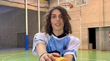 Aura, la primera baloncestista trans