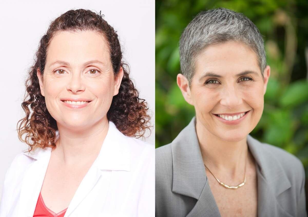 La profesora Shlomit Yust-Katz, jefa de la Unidad de Neurooncología del Centro Médico Rabin (Hospitales Beilinson y Hasharon) (izq.), y la Dra. Ayelet Shai, directora de la Unidad de Oncología Mamaria del Campus de Atención Médica Rambam (Foto de Ronit Valfer)