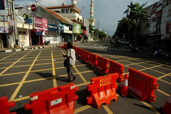 Calles desiertas en Tegal, en