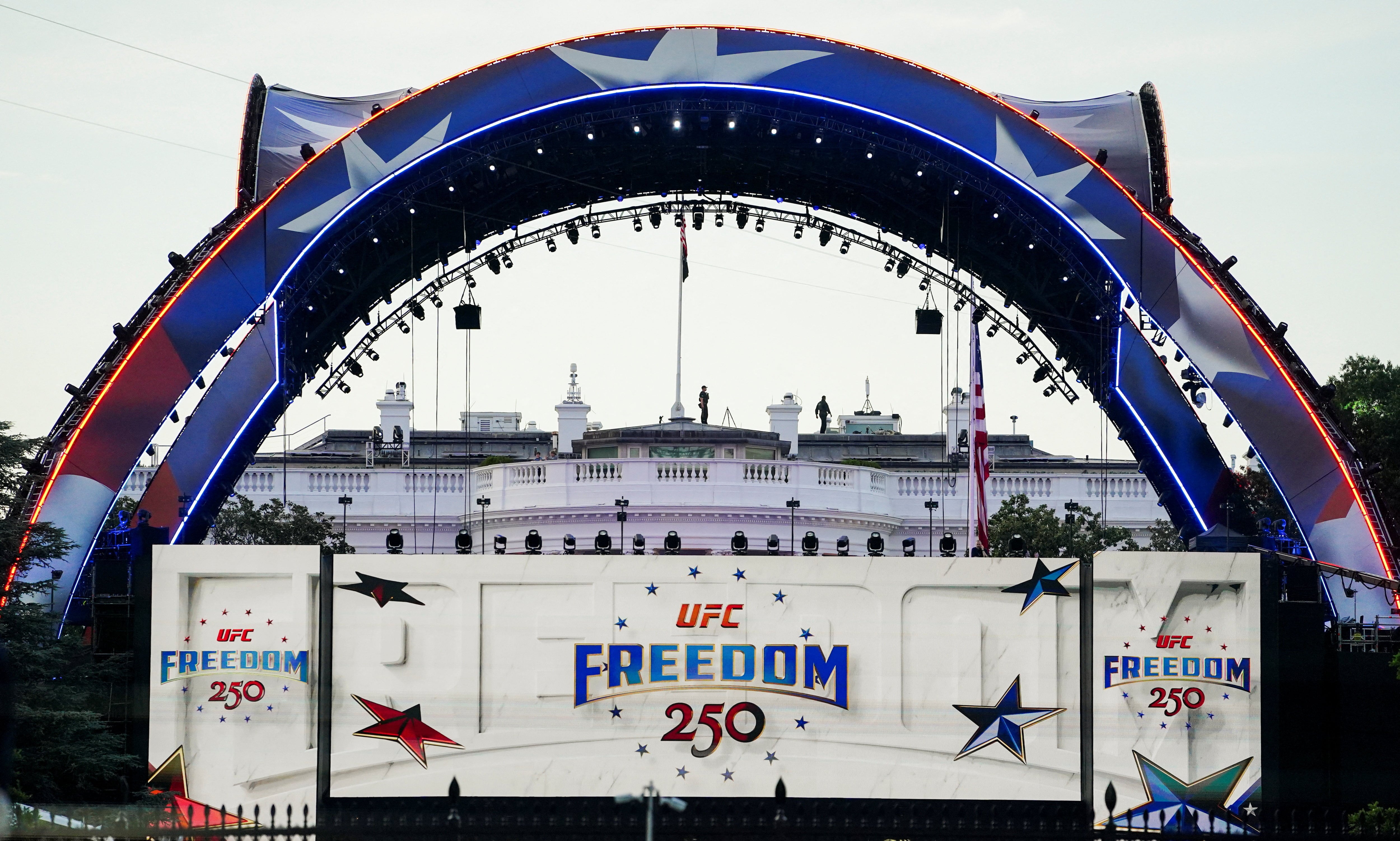 La franja de mayor riesgo para UFC Freedom 250 se concentra entre las 17h y las 22h, cuando la probabilidad de lluvia sube hasta 70% a las 20h (REUTERS/Nathan Howard)