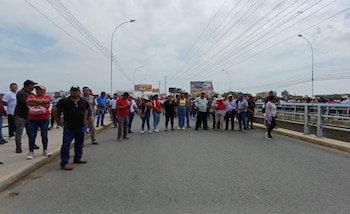 Docentes de Piura bloquearon vías