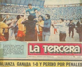 Recortes de diarios que informaron