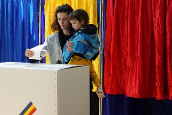 Los rumanos eligen este domingo