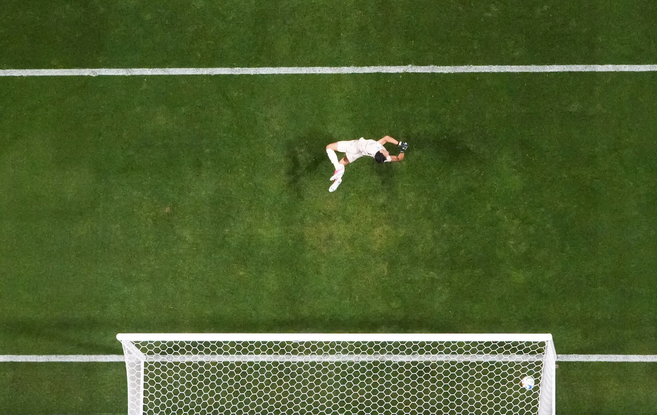 Soccer Football - FIFA World Cup 2026 - Group C - Morocco v Haiti - Atlanta Stadium, Atlanta, Georgia, U.S. - June 24, 2026 Morocco's Yassine Bounou watches the ball go into the net as Haiti's Wilson Isidor scores their second goal REUTERS/Bernadett Szabo