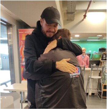 El tierno abrazo entre Tinelli