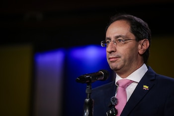 José Manuel Restrepo desmintió que promueva un decreto para el retiro forzoso de funcionarios públicos pensionados, incluidos los docentes - crédito Cristian Bayona/Colprensa