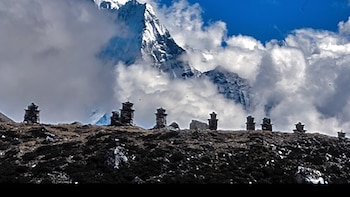 A 30 años de la Tragedia del Everest: montañistas atrapados en una tormenta y el misterio de los cuerpos perdidos cerca del abismo