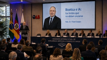 El rabino argentino Fishel Szlajen llevó la Ética del Límite al debate internacional sobre IA y Derecho en Porto Alegre