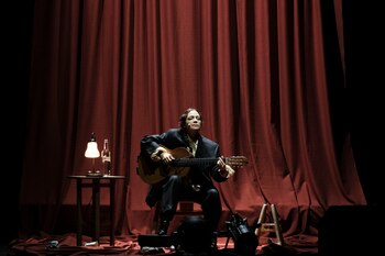 La cantante mexicana rindió homenaje