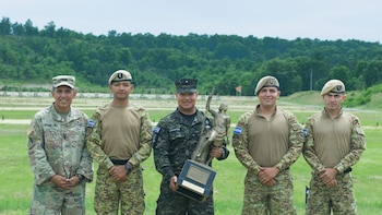 El Salvador vuelve a liderar torneo de tiro militar en Estados Unidos