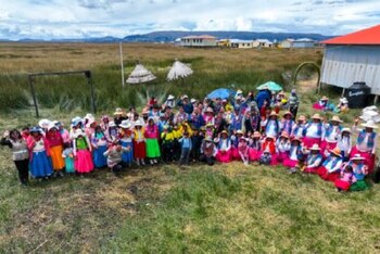 Clases gratis de lengua uro recibirán más de 80 alumnos de la Isla Qhapi en lago Titicaca.