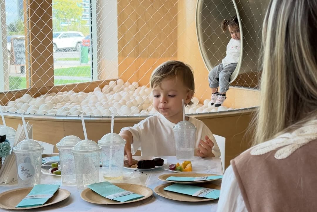El festejo infantil destacó por su oferta de comida rica, sana y sin azúcar, diferenciándose de celebraciones tradicionales