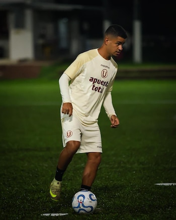 Miguel Silveira tomaría el lugar de Martín Pérez Guedes para el Universitario vs Coquimbo Unido. - créditos: Universitario