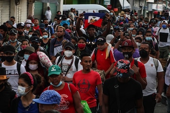Una cuarta caravana de migrantes con al menos 300 personas salió esta mañana de Tapachula Chiapas.