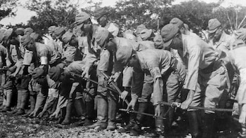 Alrededor de 50 hombres de