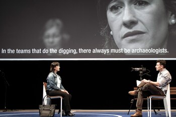 Escena de "Tierra", la obra