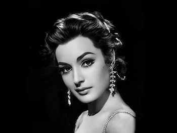 En Algo flota sobre el agua (1948), Elsa Aguirre interpretó a Azalea, una joven misteriosa que aparece arrastrada por el río y despierta el deseo de Manuel, personaje interpretado por Arturo de Córdova. (Facebook/Elsa Aguirre).
