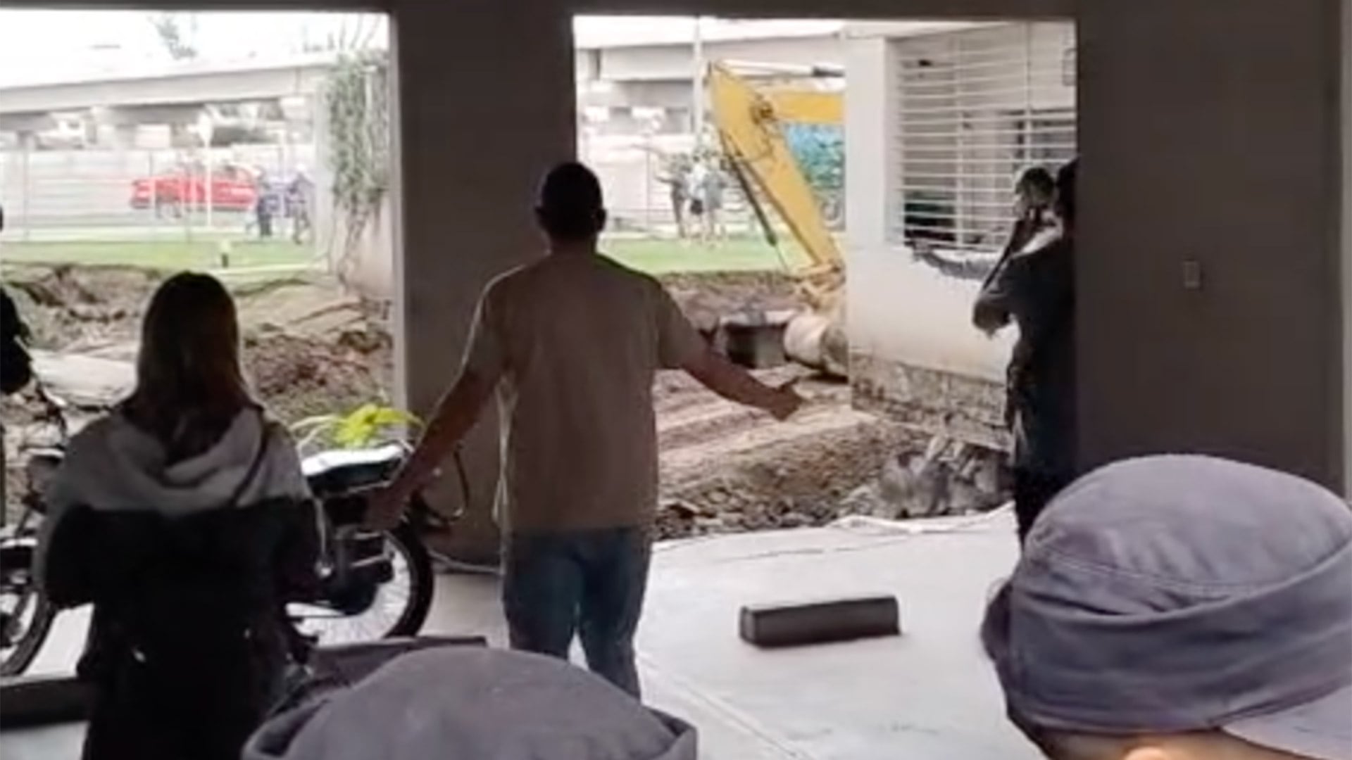 El desconcierto de los vecinos al ver el trabajo de las máquinas excavadoras