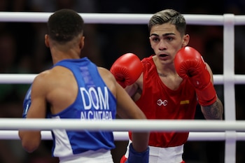 El boxeador español Rafael Lozano en un combate de los Juegos Olímpicos de París. (EFE/Miguel Gutiérrez)