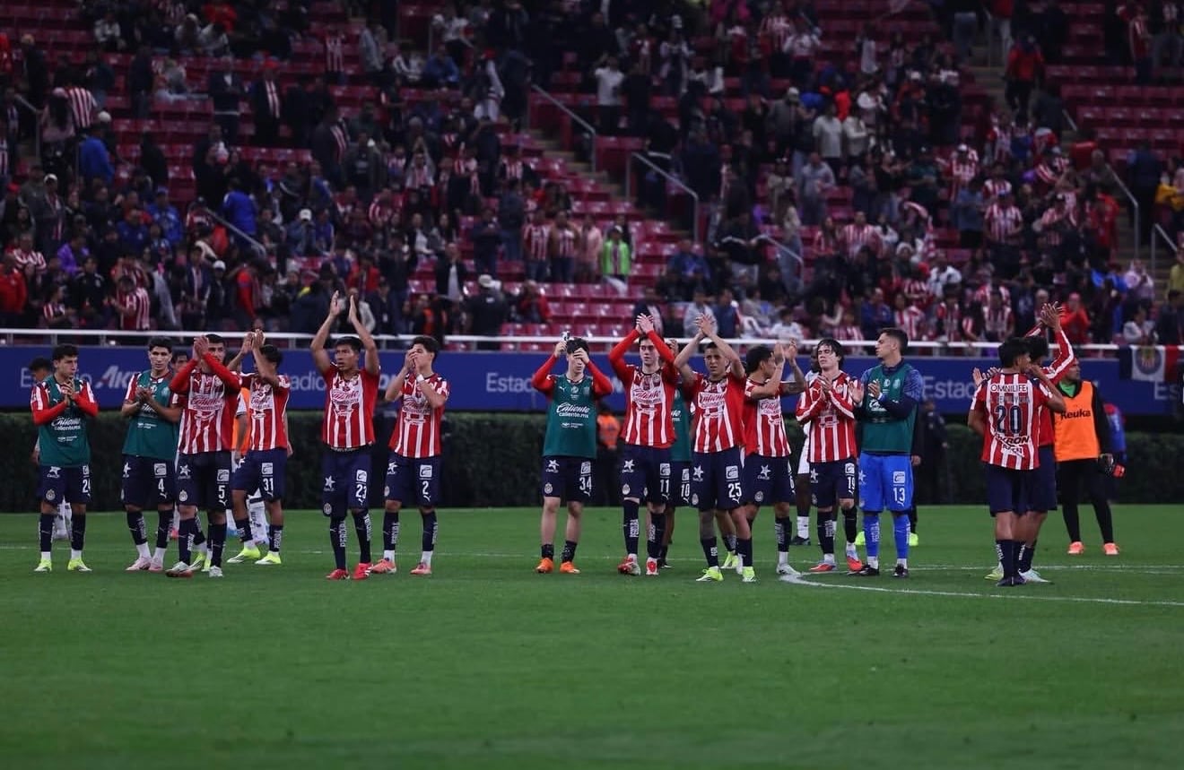 Chivas busca retomar el camino de la victoria en una visita complicada contra el bicampeón. (Instagram / @Chivas)
