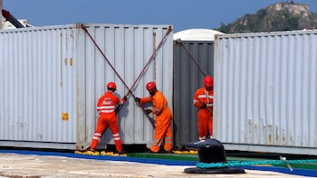 Un buque con ayuda humanitaria