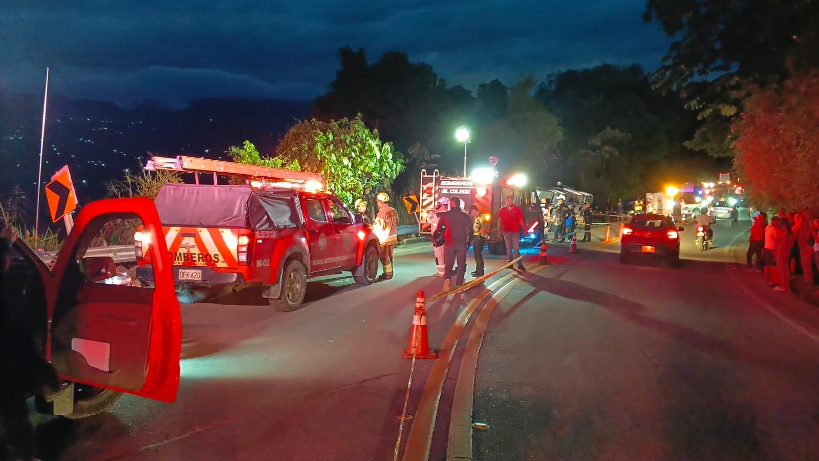 El accidente ocasionó un fuerte retraso en la movilidad del concurrido sector - crédito Bomberos de Cundinamarca