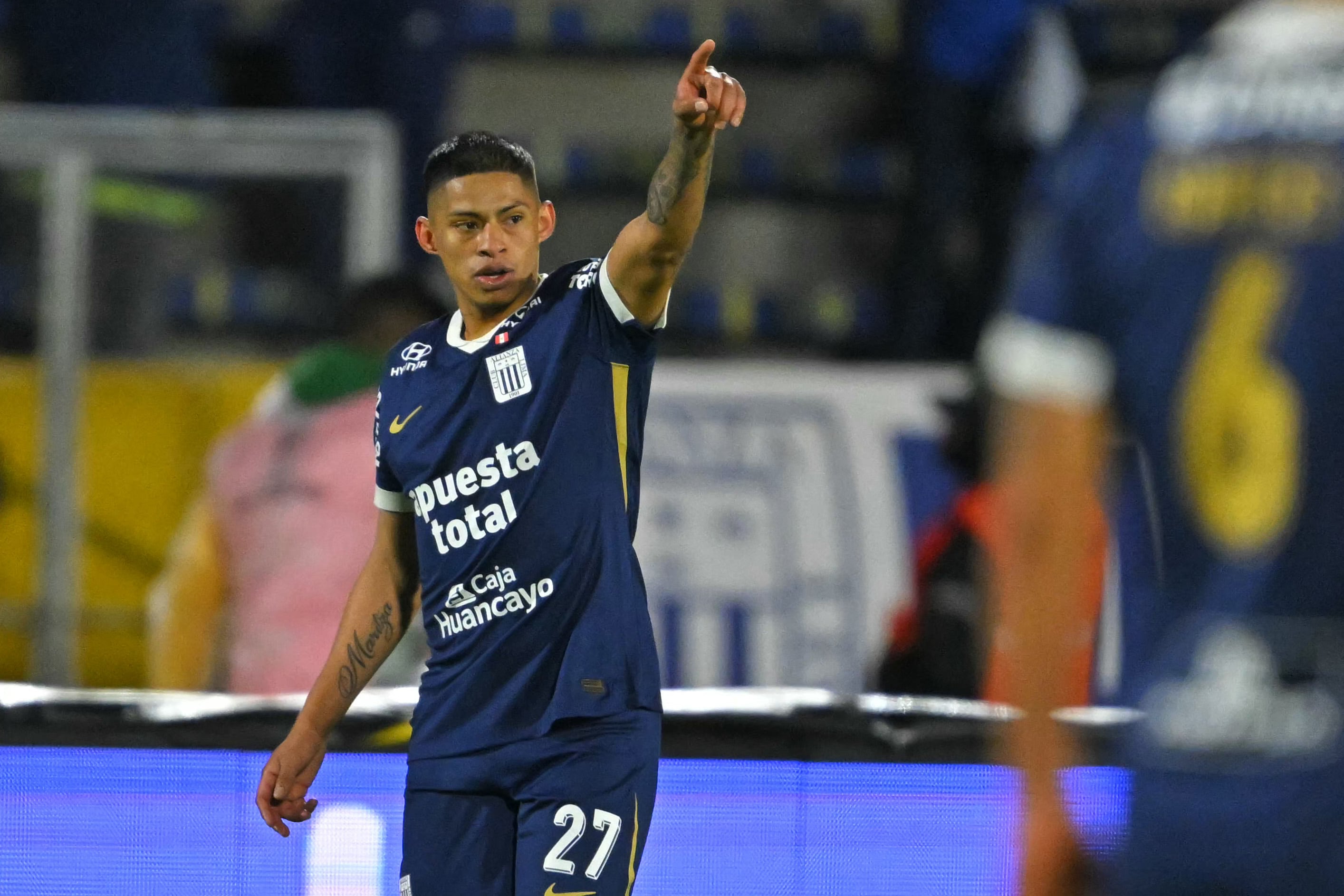 Kevin Quevedo celebra gol con Alianza Lima en la Copa Sudamericana 2025