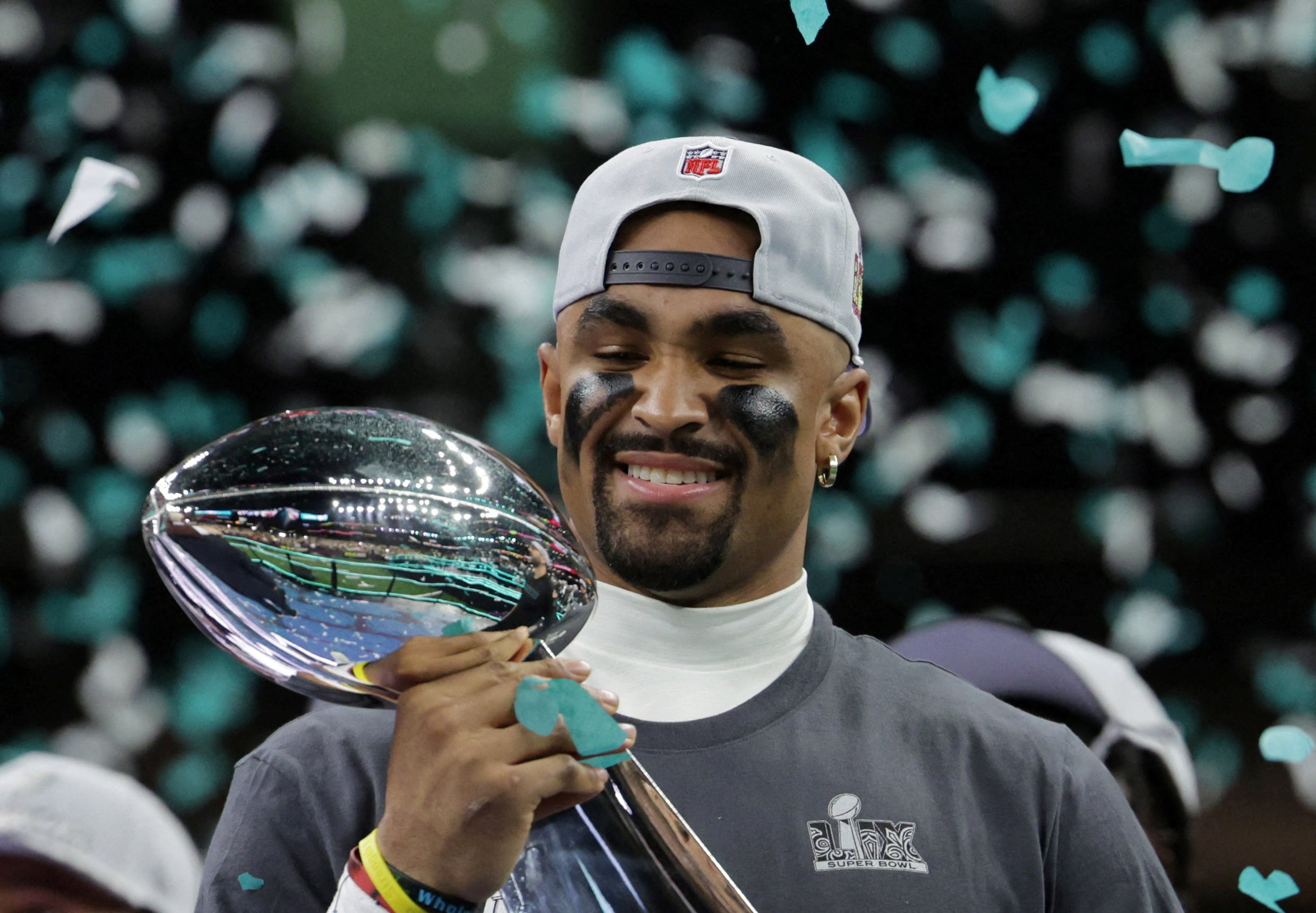 El quarterback de Filadelfia ganó la distinción de Jugador Más Valioso en el Super Bowl de febrero de 2025 frente a Kansas City Chiefs. (REUTERS/Mike Segar)