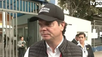 Embajador de EE.UU asistió a local de votación para supervisar el proceso electoral.