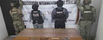 Entre las acciones realizadas en Sinaloa se reportó el aseguramiento de fusiles, miles de cartuchos, artefactos explosivos, vehículos y equipo táctico. (Crédito: X | @OHarfuch)