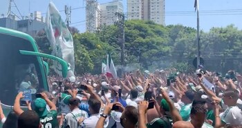 Los hinchas del Palmeiras despidieron