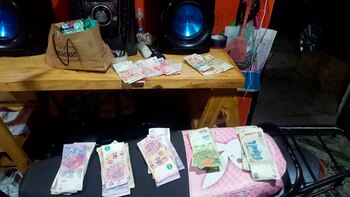 También se incautó efectivo.