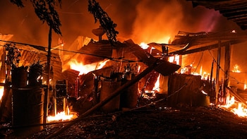 Más de 15 personas pierden sus hogares y cinco perros mueren en incendio en Santa Tecla, El Salvador