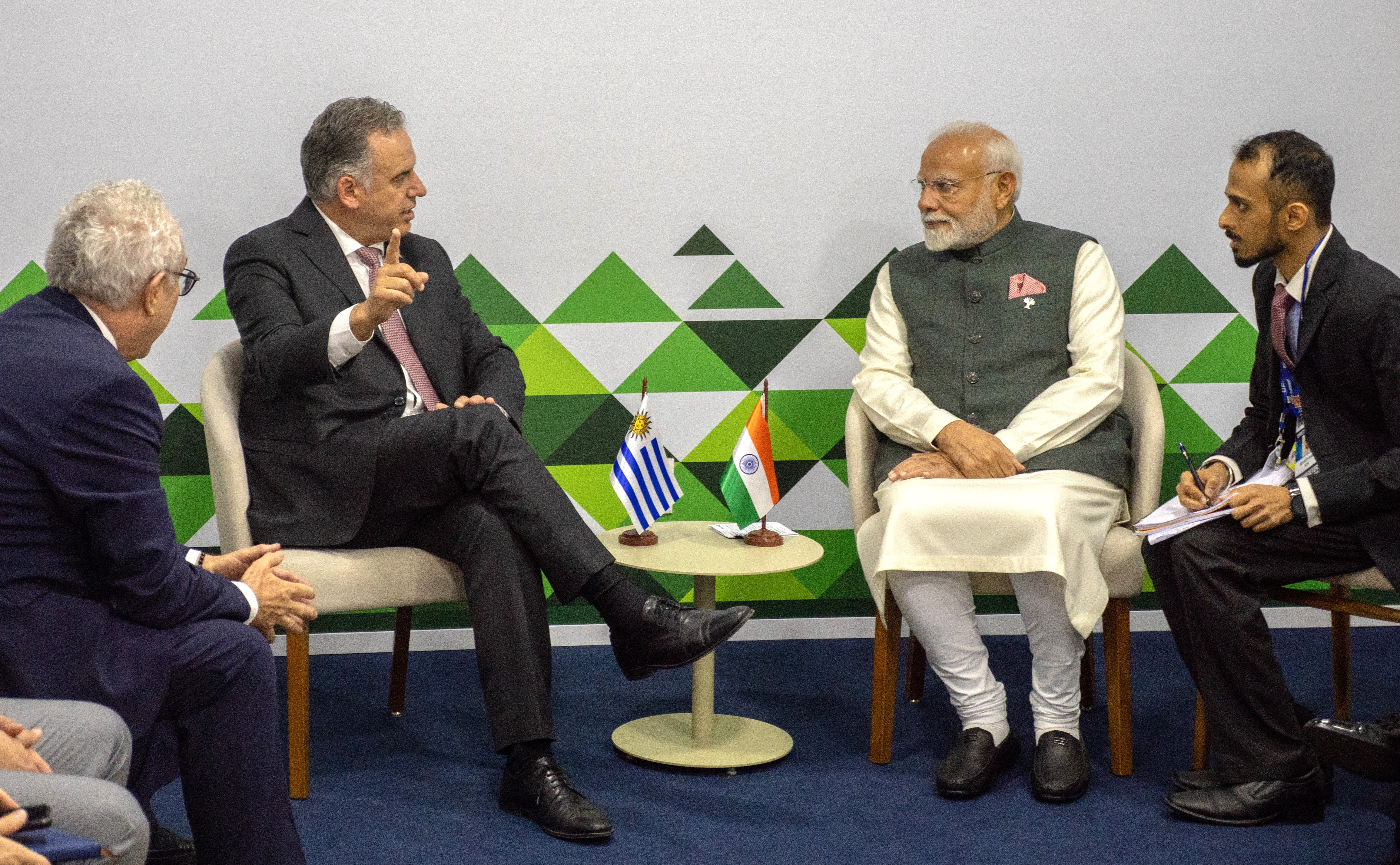 El presidente de Uruguay, Yamandú Orsi, junto al primer ministro de India, Narendra Modi (Presidencia)