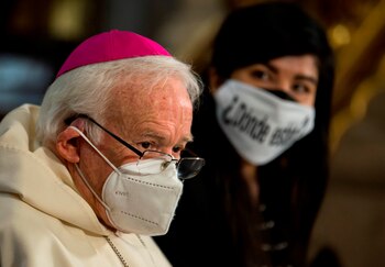 Obispo de los desprotegidos se retira tras 20 años rompiendo moldes en México