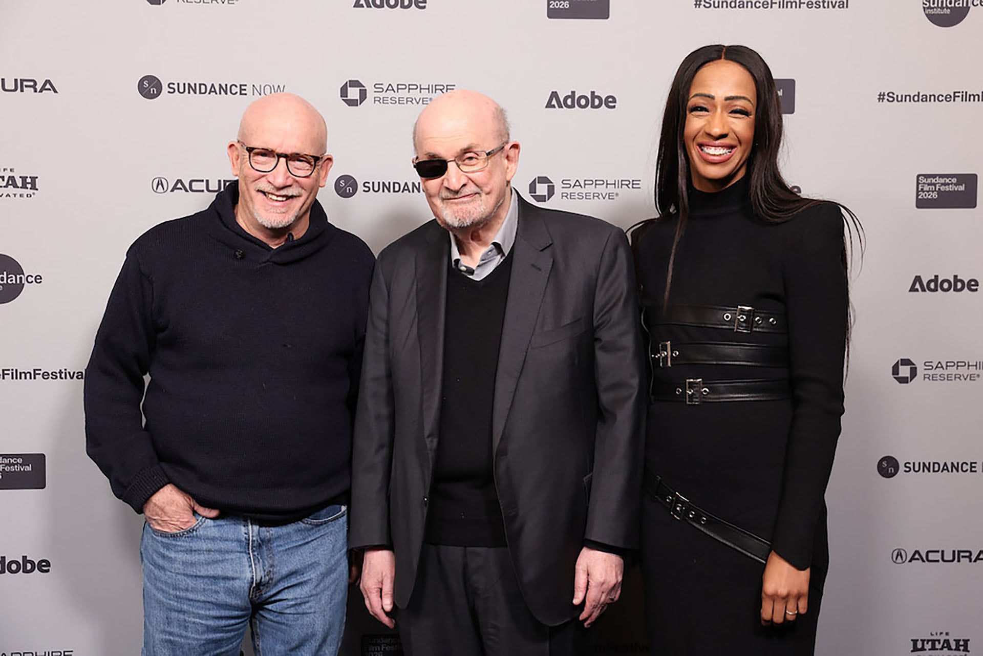 El autor entre al director Alex Gibney y su esposa, Rachel Eliza Griffiths (Prensa Sundance Festival)