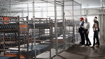 En el 'Alcatraz de los caimanes' se habrían usado jaulas para confinar a migrantes