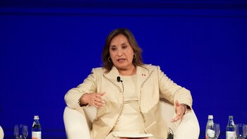 Boluarte reitera la lucha contra la corrupción en Perú, pero evita mencionar la crisis en la Fiscalía