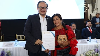 Entre máscaras y música tradicional, la historia de un grupo que preserva el legado poqomchi’ se convierte en ejemplo de identidad cultural. Un homenaje que une pasado y presente en una misma celebración (Foto cortesía Organismo Legislativo)