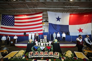 El USS Nimitz, considerado uno de los buques de guerra más grandes del mundo, mide unos 333 metros de largo y posee la capacidad de transportar hasta 90 aeronaves entre aviones y helicópteros.