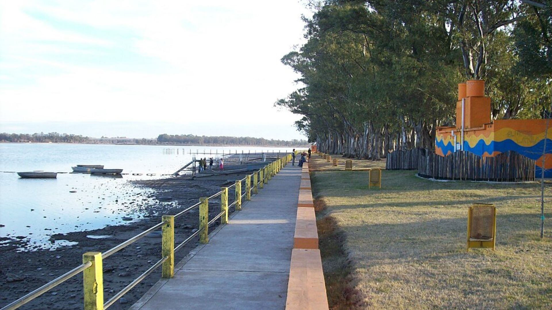 La laguna de Lobos invita al descanso durante el fin de semana largo (foto: Wikipedia)