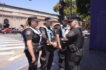 Un grupo de policías de