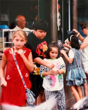 El elenco, durante una gira