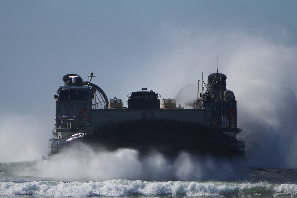 Un HIMARS a bordo de